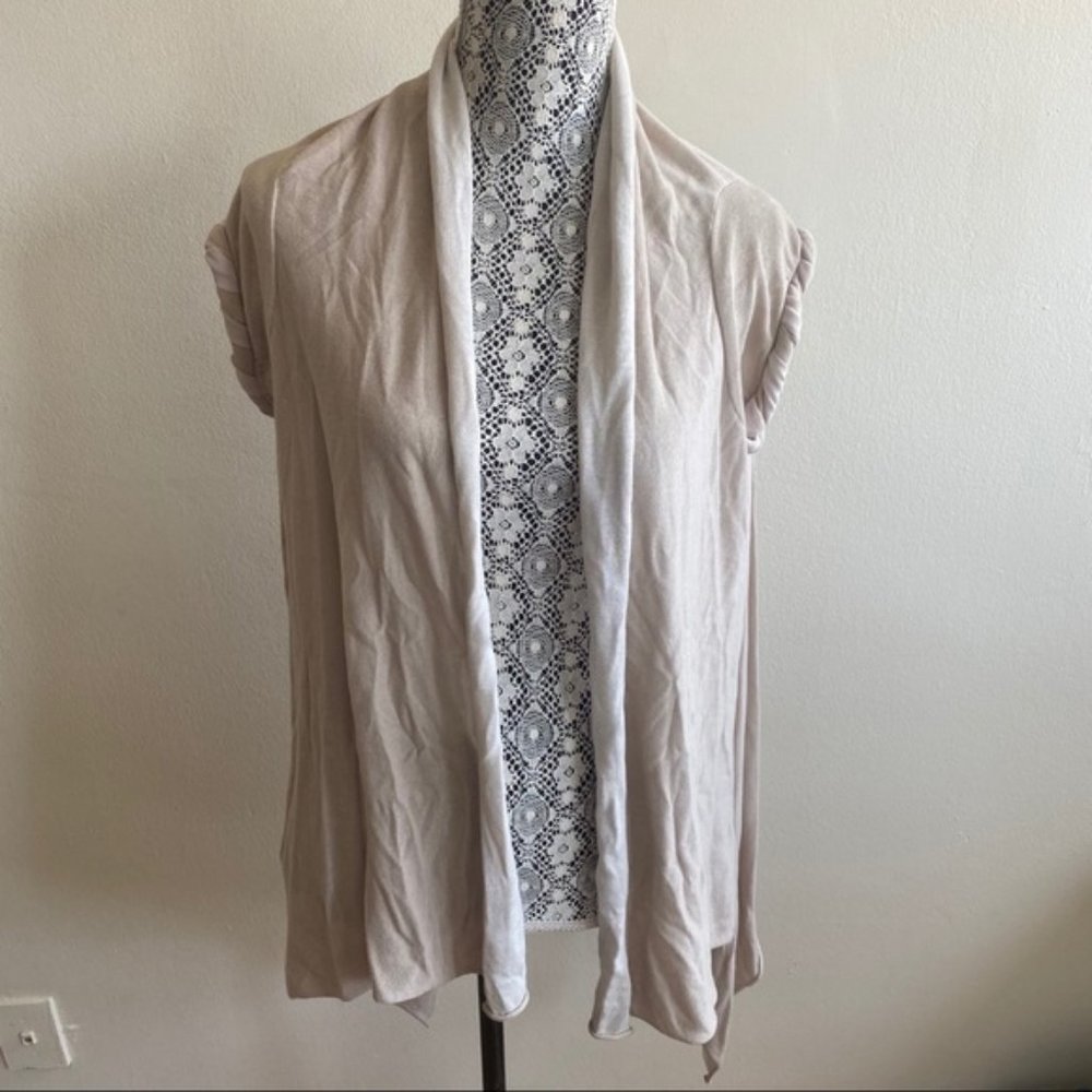 Alice + Olivia Grey Cream Short Sleeve Cardigan